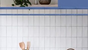 stacked-vertical-white-tile-kitchen-backsplash-e1592562669270